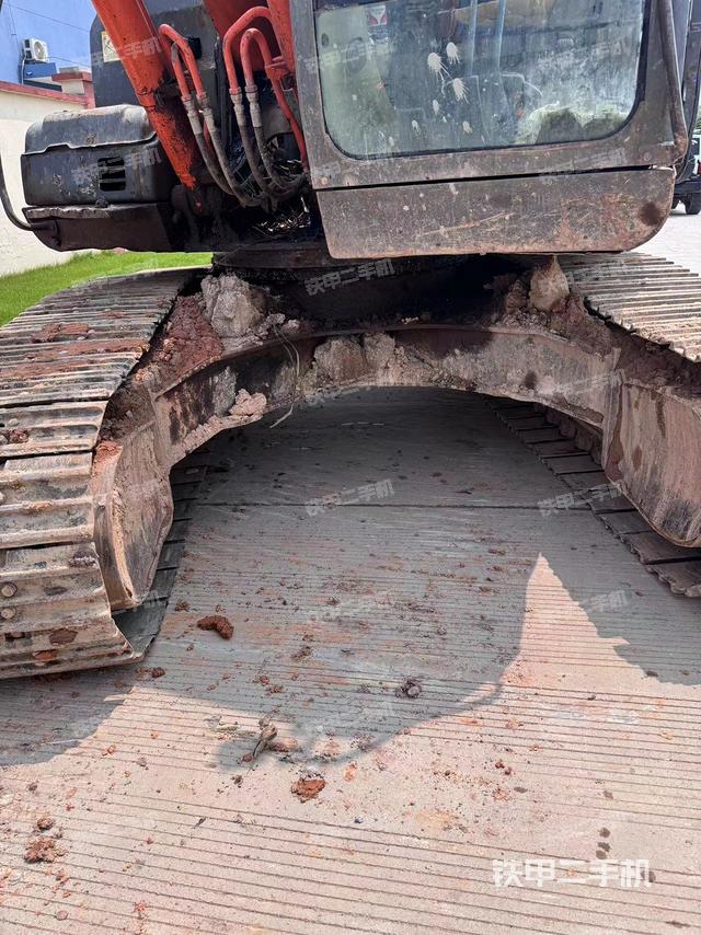 转盘和下车架正前（工作和回转装置）