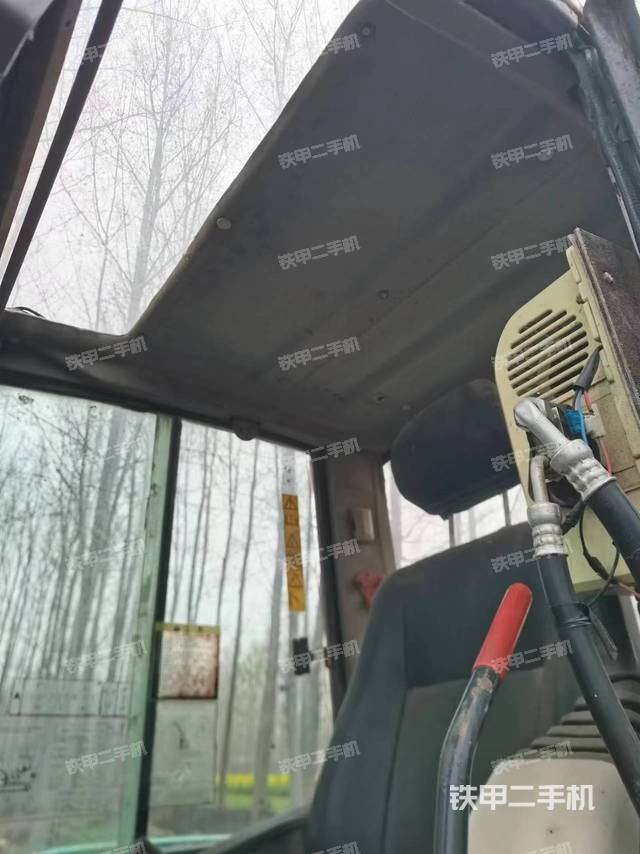 驾驶室顶部（整机外观）