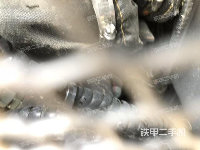 液压泵舱室正面整体（整机外观）