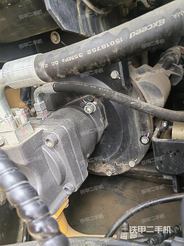 回转马达和主控阀（整机外观）