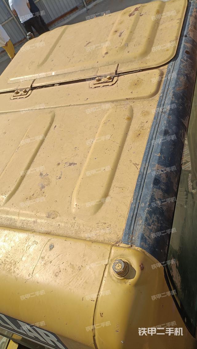 驾驶室顶部（整机外观）