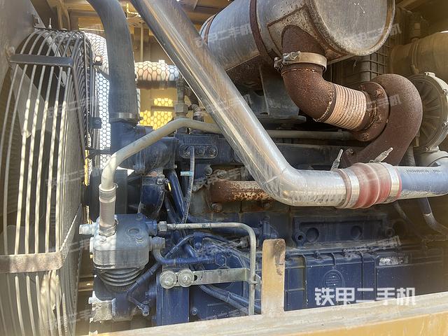 发动机右侧（整机外观及大件）