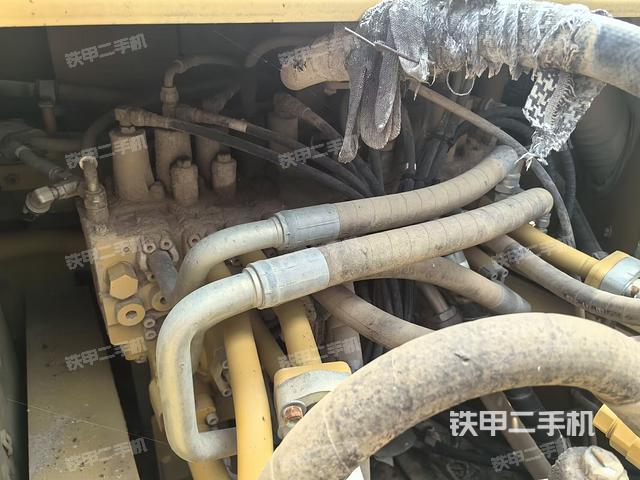 回转马达和主控阀（整机外观）