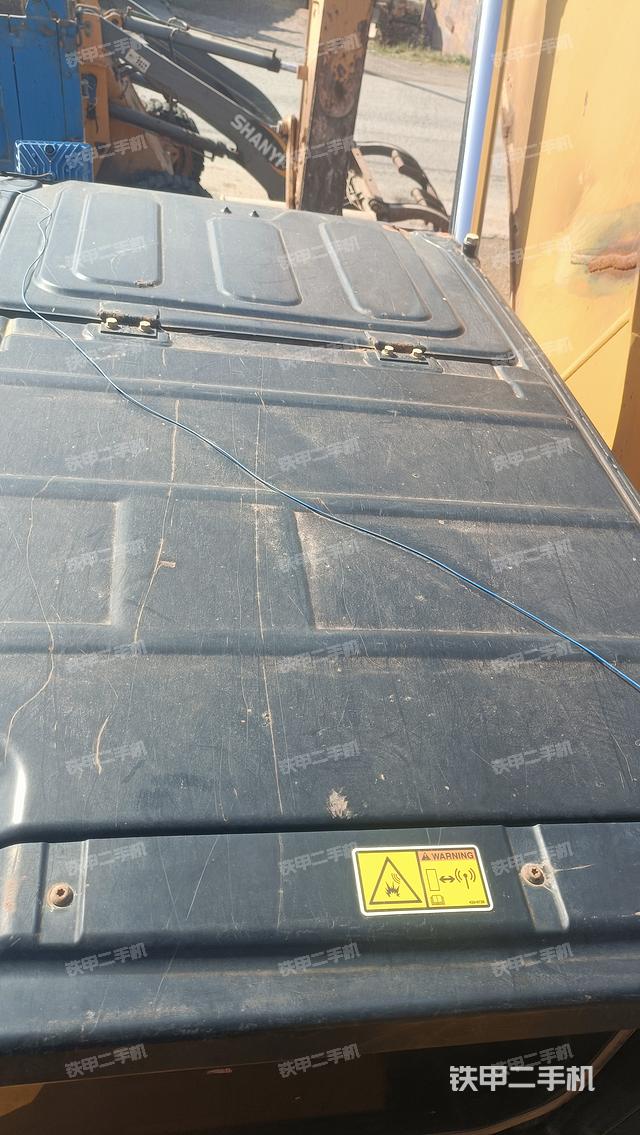 驾驶室顶部（整机外观）