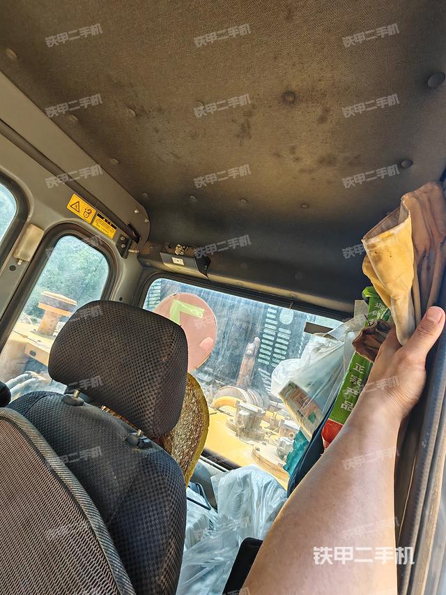 驾驶室顶部（整机外观）