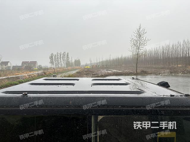 驾驶室顶部（整机外观）