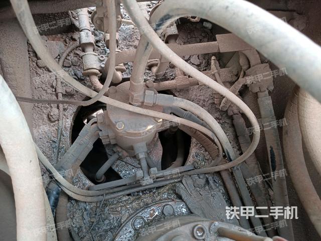 中央回转接头特写（上车部件）