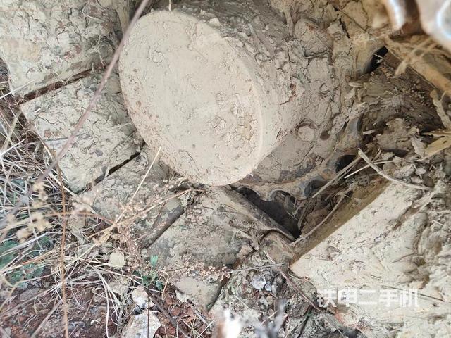 液压泵舱室正面整体（整机外观）