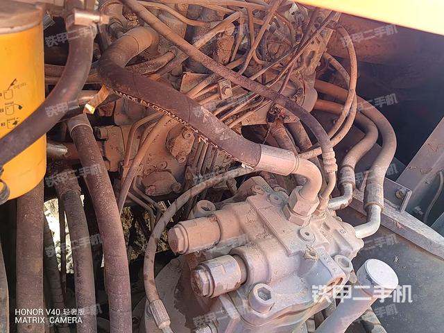 回转马达和主控阀（整机外观）