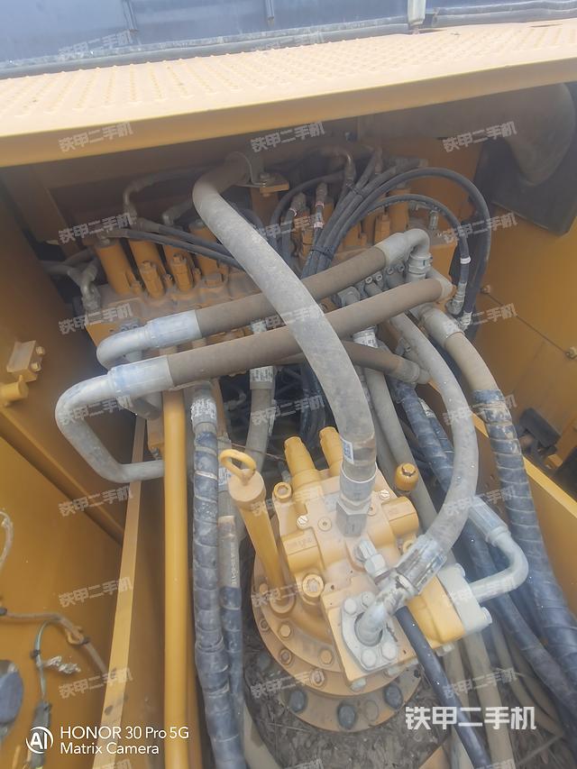 回转马达和主控阀（整机外观）