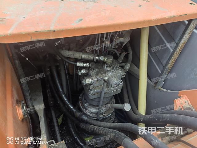 回转马达和主控阀（整机外观）