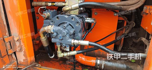 液压泵舱室正面整体（整机外观）