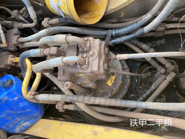 回转马达和主控阀（整机外观）