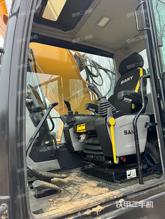 驾驶室整体（整机外观）