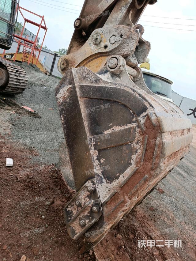 铲斗右后整体（工作和回转装置）