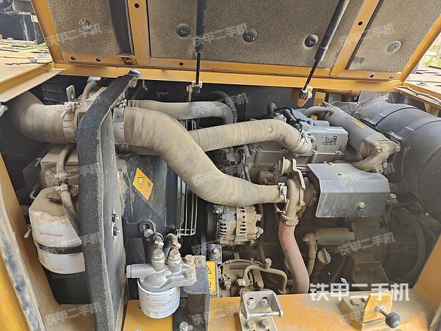 回转马达和主控阀（整机外观）