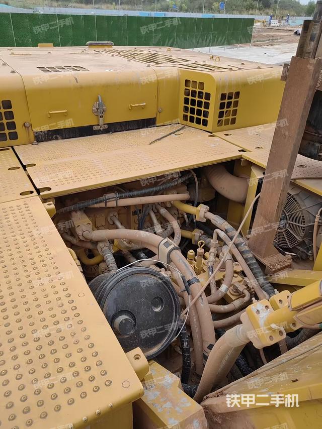 回转马达和主控阀（整机外观）