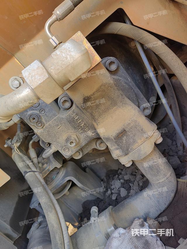 回转马达和主控阀（整机外观）