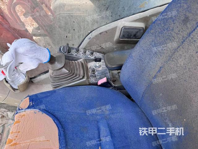 座椅右侧控制台/钥匙门/油门/含右手柄（驾驶室部分）