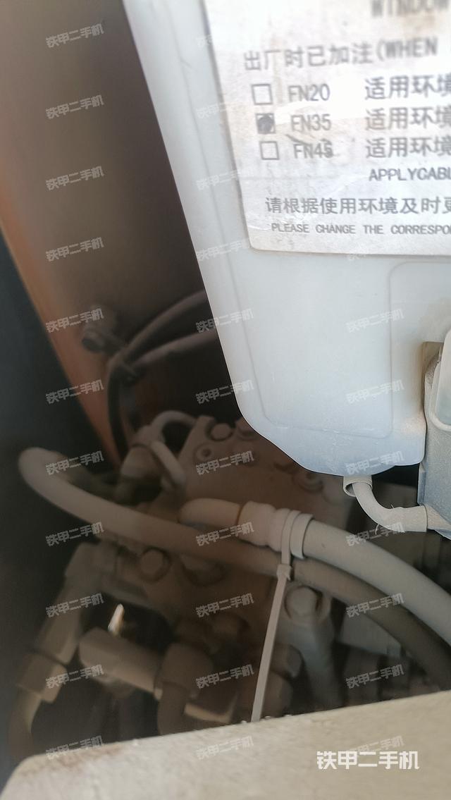 回转马达和主控阀（整机外观）