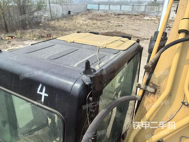 驾驶室顶部（整机外观）