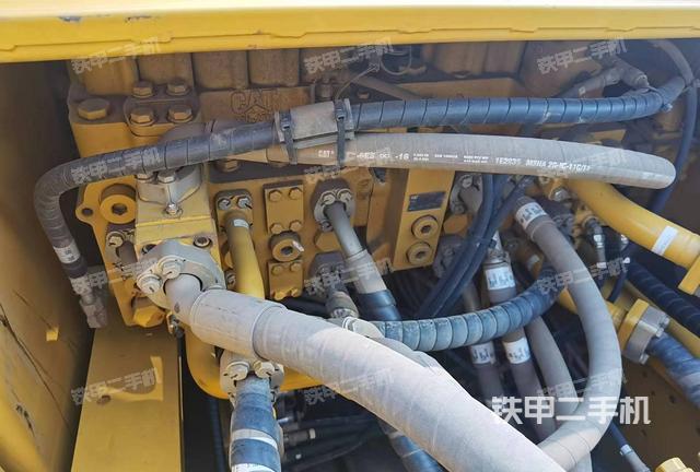 回转马达和主控阀（整机外观）