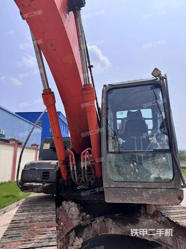 大臂油缸整体 竖拍（工作和回转装置）