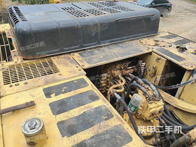 回转马达和主控阀（整机外观）