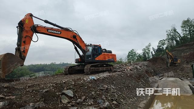 斗山DX420LC-9C挖掘机