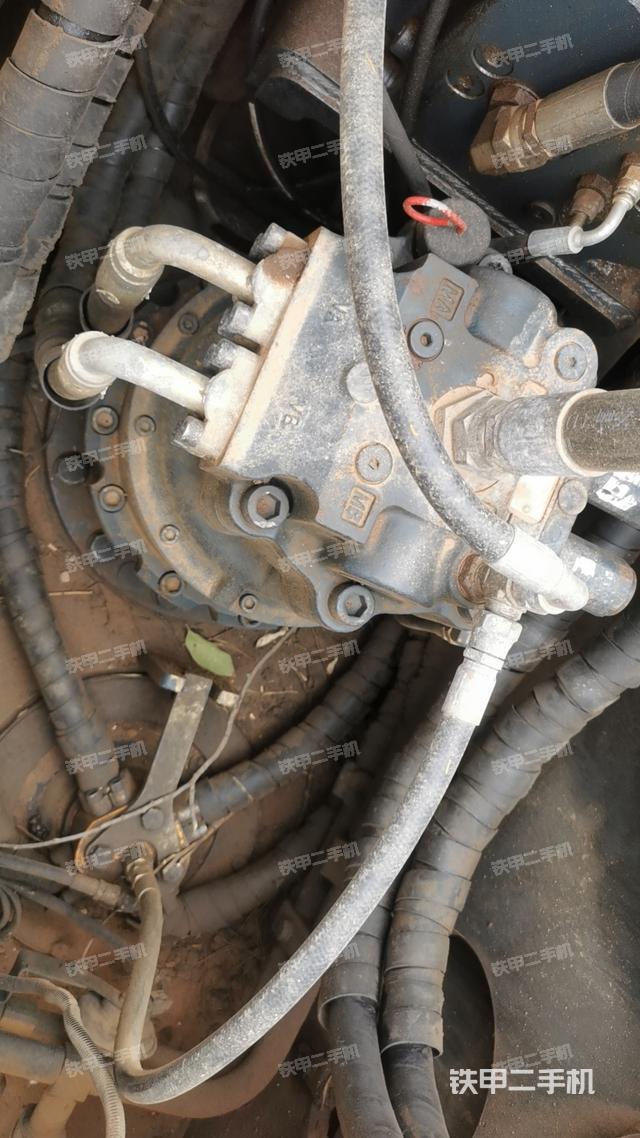 回转马达和主控阀（整机外观）