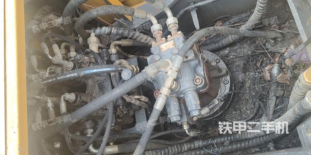 回转马达和主控阀（整机外观）