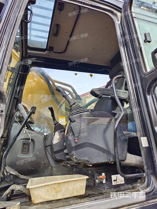 驾驶室整体（整机外观）