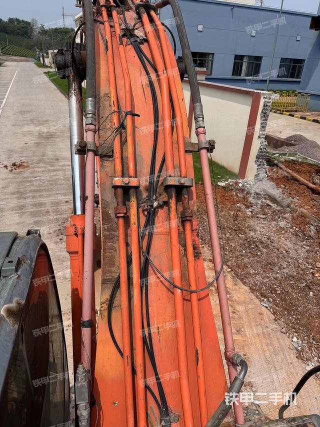 大臂背部俯视（工作和回转装置）