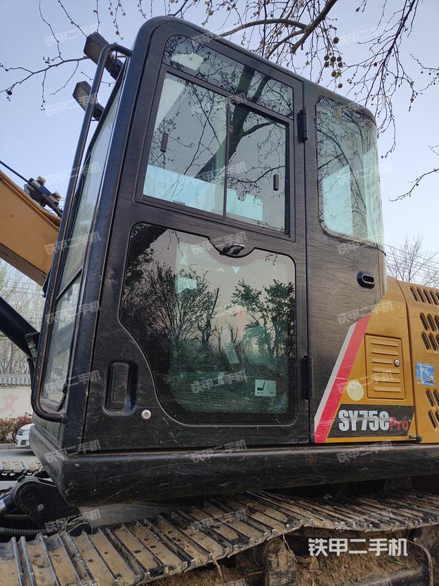 驾驶室顶部（整机外观）