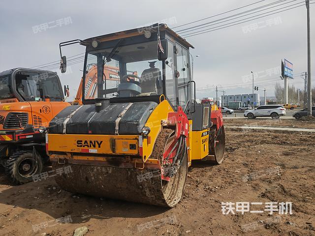 三一重工YZC13C压路机