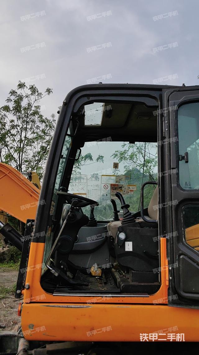 驾驶室整体（整机外观）