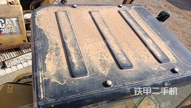 驾驶室顶部（整机外观）