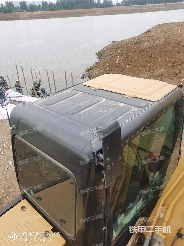 驾驶室顶部（整机外观）