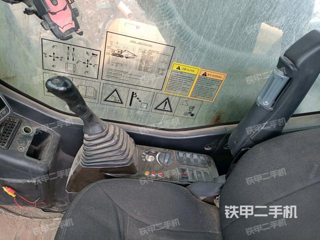 座椅右侧控制台/钥匙门/油门/含右手柄（驾驶室部分）