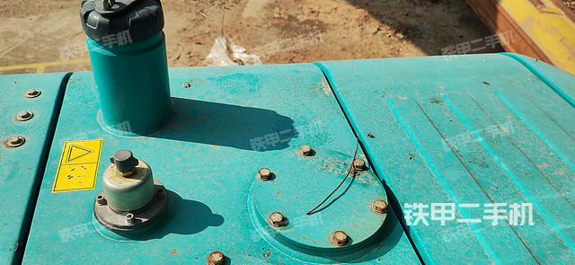 驾驶室顶部（整机外观）