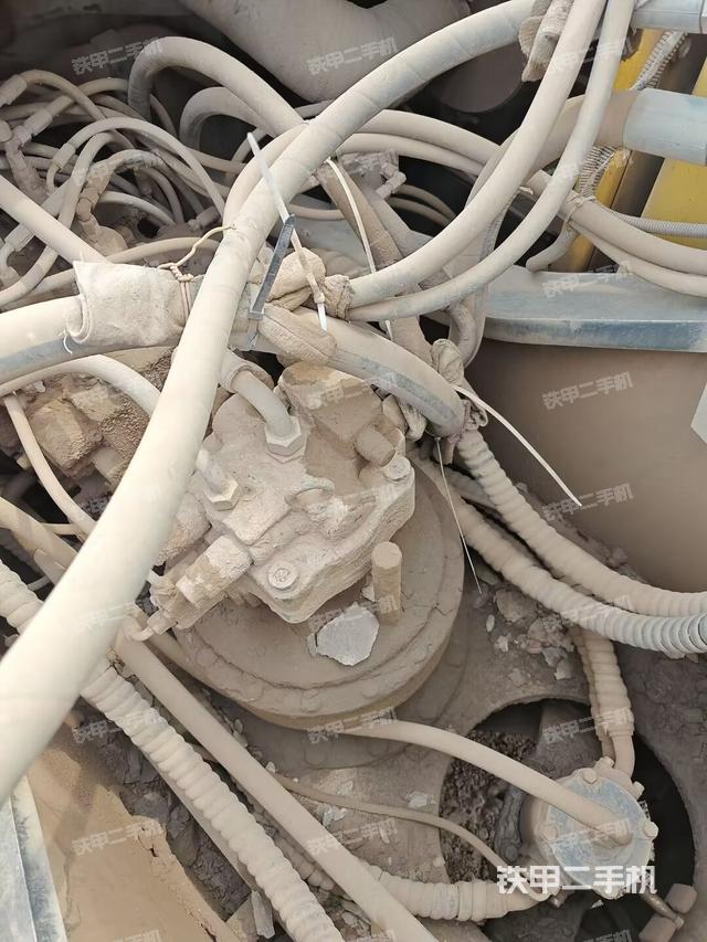 回转马达和主控阀（整机外观）