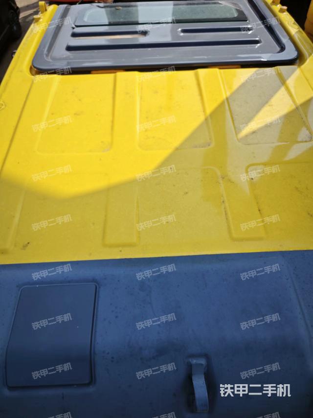 驾驶室顶部（整机外观）