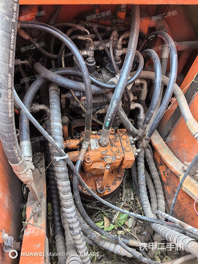 回转马达和主控阀（整机外观）