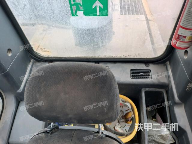 座椅后部（驾驶室部分）