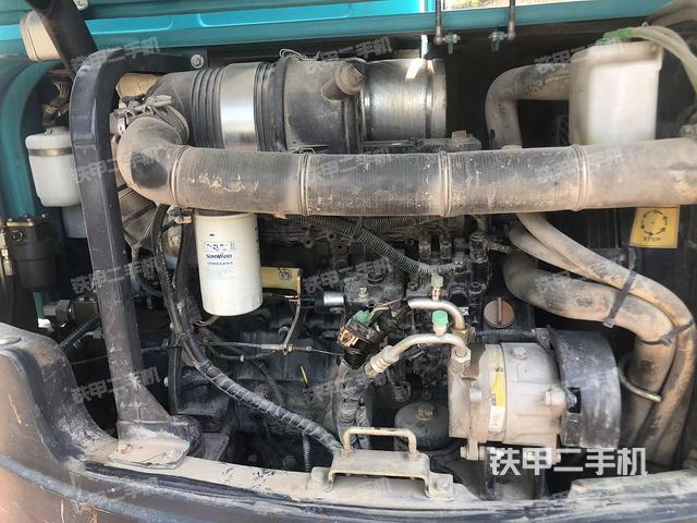 回转马达和主控阀（整机外观）