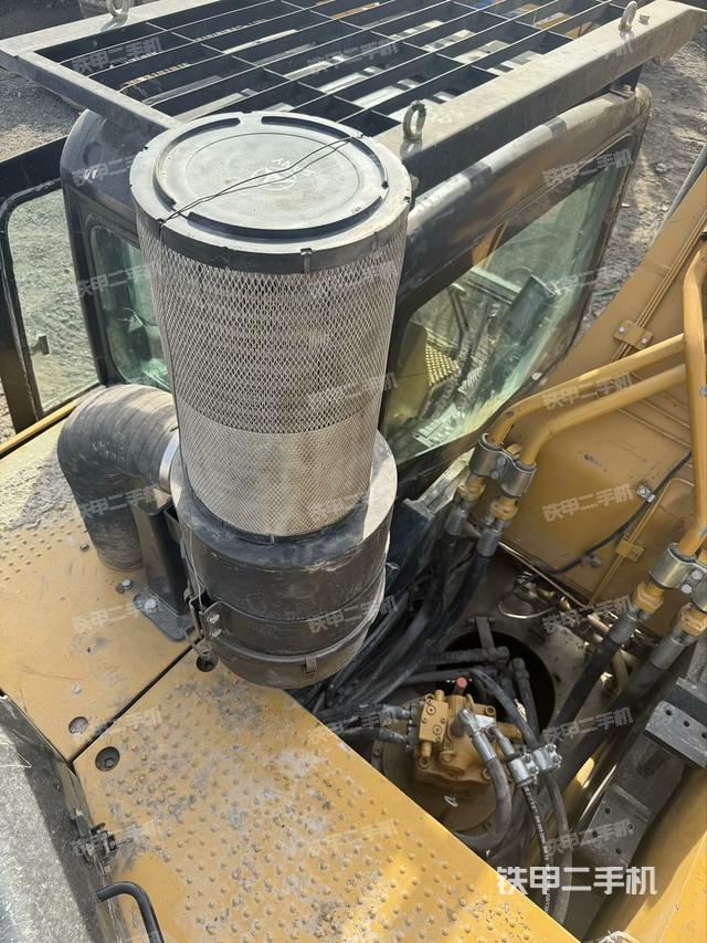 驾驶室顶部（整机外观）