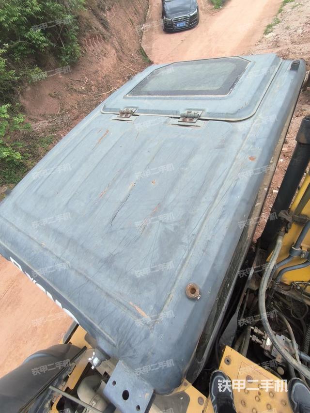 驾驶室顶部（整机外观）