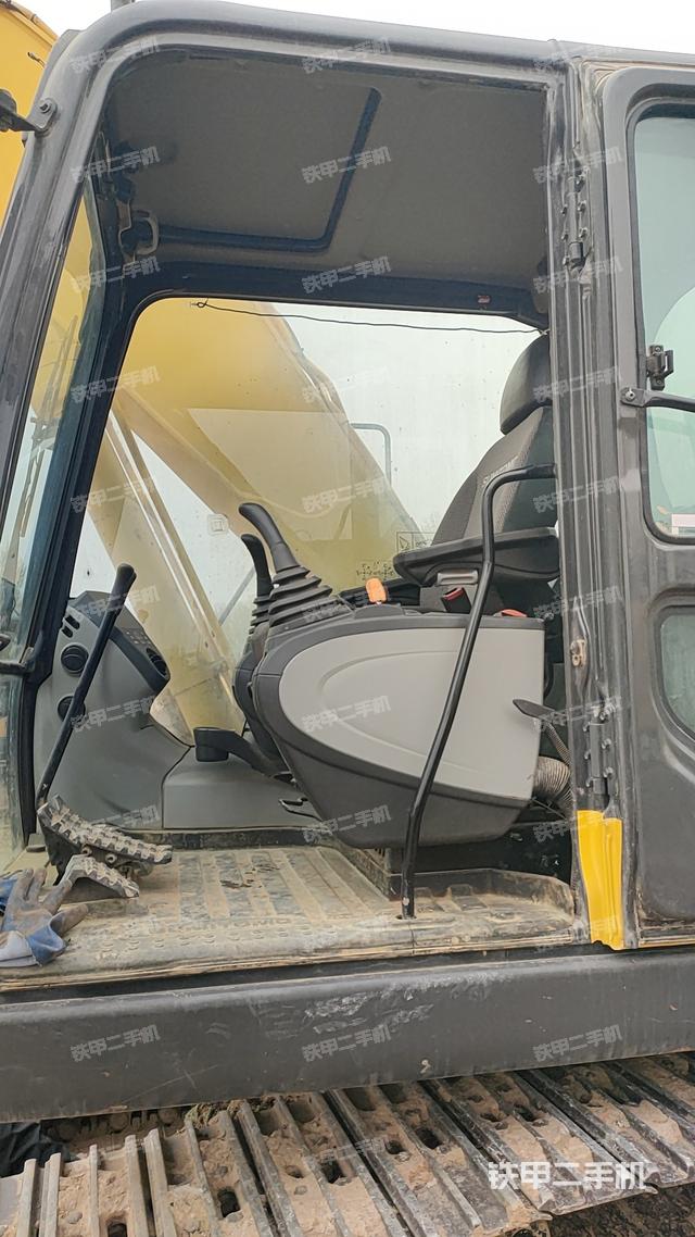 驾驶室整体（整机外观）