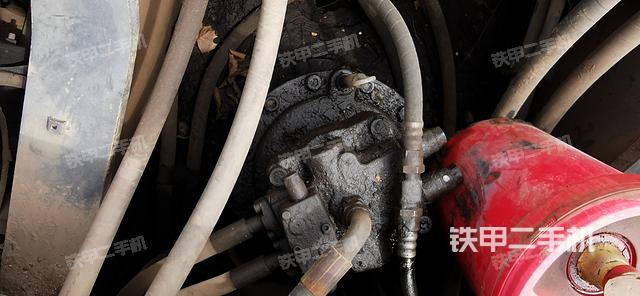 回转马达和主控阀（整机外观）