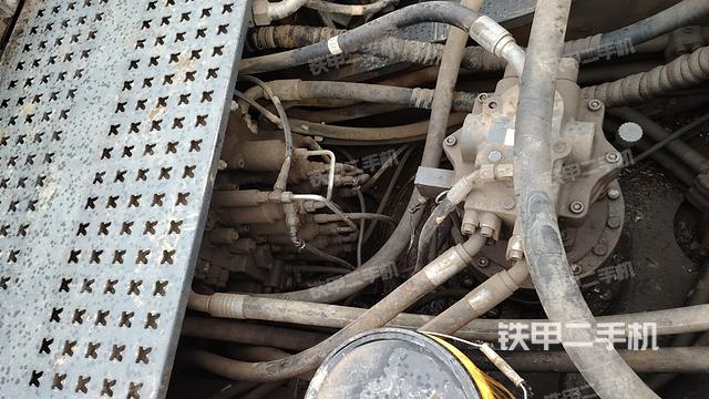 回转马达和主控阀（整机外观）